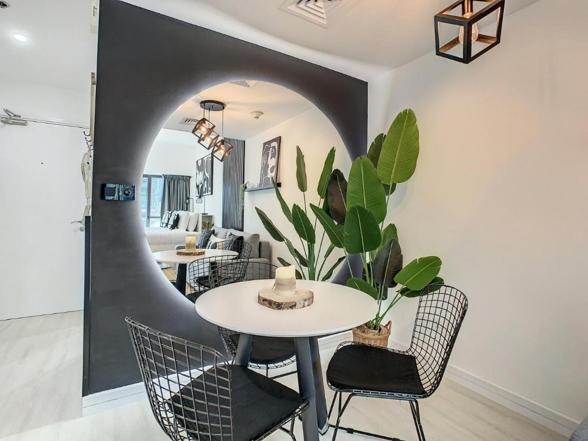 Luxury Modern In Jlt With Amazing View & Rooftop Pool - Sleeps 3 Apartment