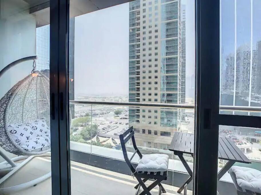 Apartment Luxury Modern In Jlt With Amazing View & Rooftop Pool - Sleeps 3 *