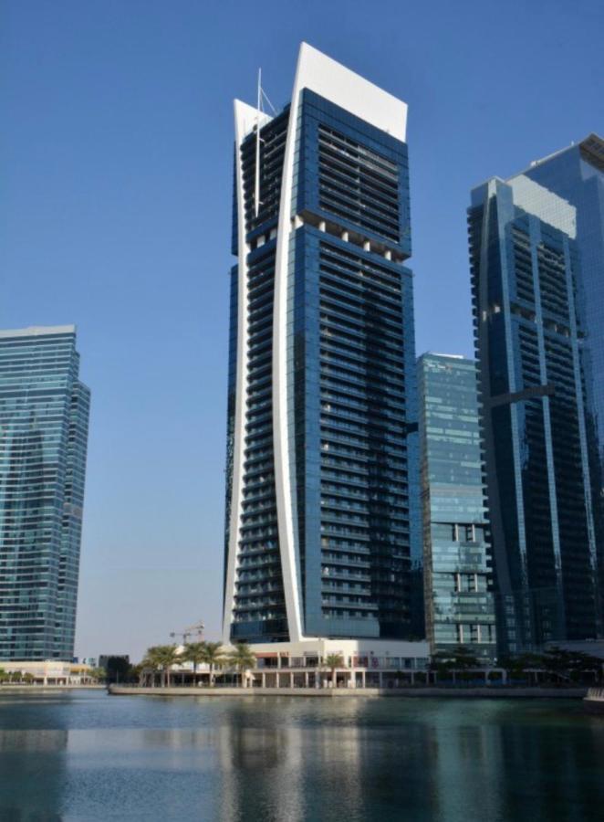 Luxury Modern In Jlt With Amazing View & Rooftop Pool - Sleeps 3 * Dubai