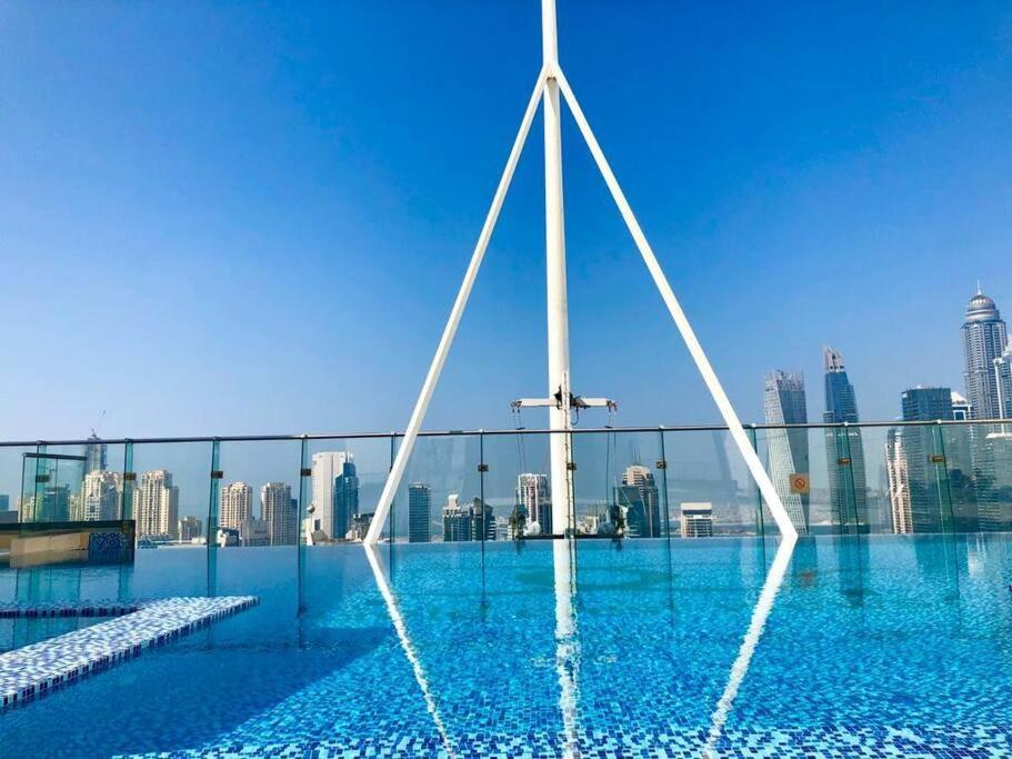 Apartment Luxury Modern In Jlt With Amazing View & Rooftop Pool - Sleeps 3 *