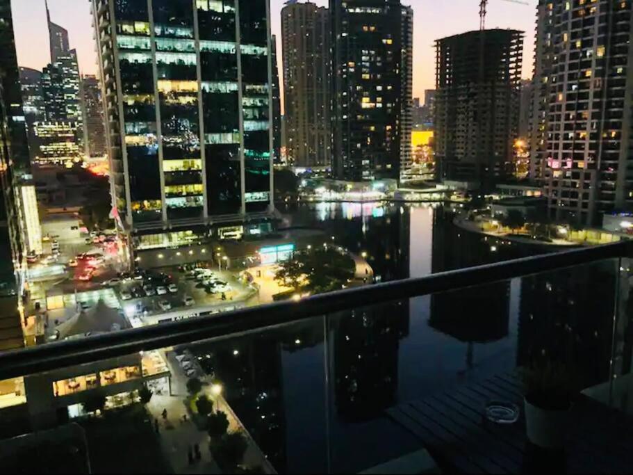 Apartment Luxury Modern In Jlt With Amazing View & Rooftop Pool - Sleeps 3 *