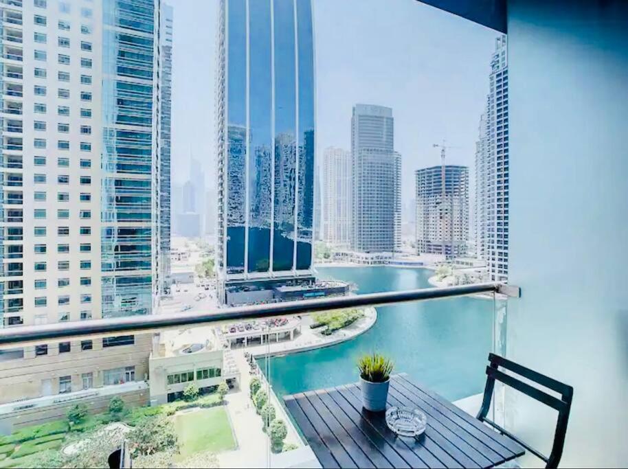 Apartment Luxury Modern In Jlt With Amazing View & Rooftop Pool - Sleeps 3 *
