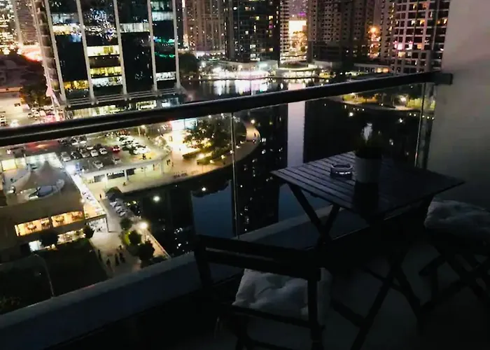 Luxury Modern Studio In Jlt With Amazing View & Rooftop Pool - Sleeps 3