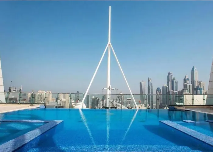 Luxury Modern Studio In Jlt With Amazing View & Rooftop Pool - Sleeps 3