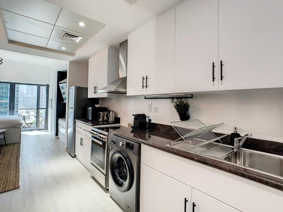 Luxury Modern In Jlt With Amazing View & Rooftop Pool - Sleeps 3 Апартаменты *